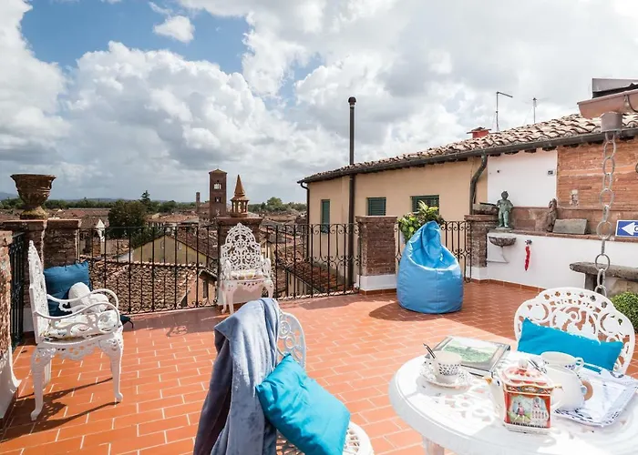 Rise And Smile Charming Penthouse Apartament